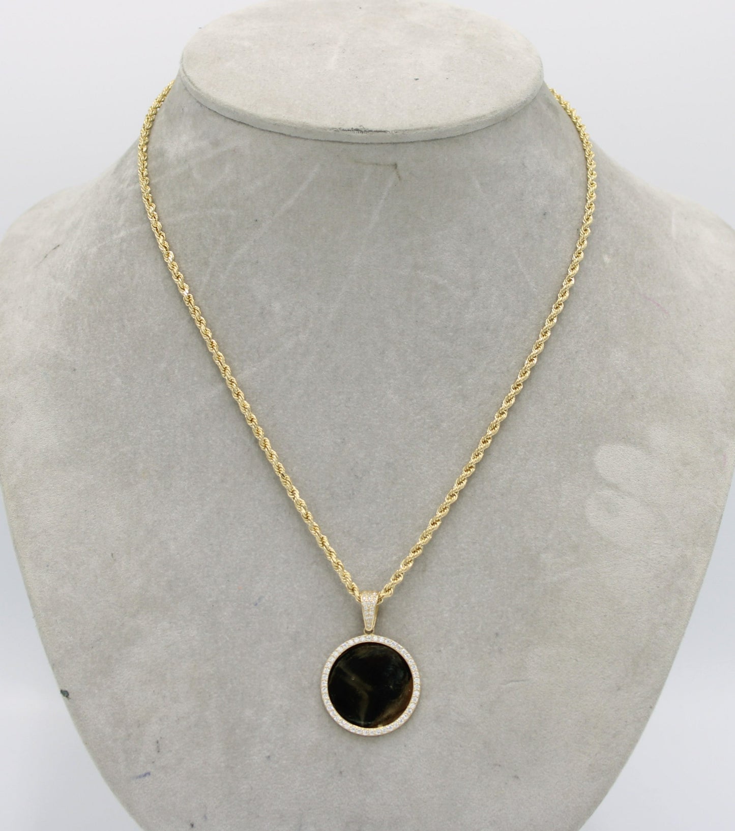 14K Picture Pendant z Stones with Rope Chain Yellow Gold