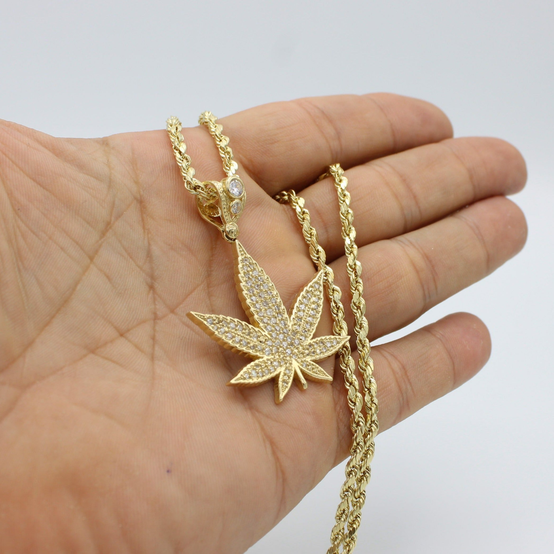 Weed pendant with rope sold chain